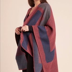 **BRAND NEW** BB Dakota reversible poncho